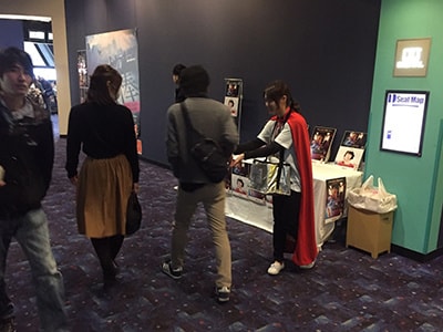 映画館内での乳酸菌飲料イベントサンプリング事例3