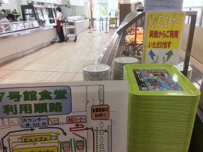 有名ゲームアプリの大学食堂トレイマット広告事例1