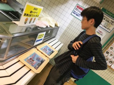 有名ゲームアプリの大学食堂トレイマット広告事例4