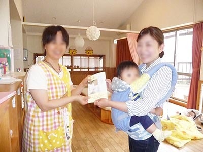 化粧水&乳液の2in1スキンケア商品の保育園サンプリング事例2