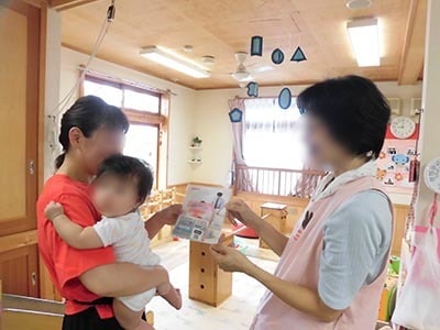 ベビー用品メーカー新商品「電動鼻吸い器」の小児科・耳鼻咽喉科・保育園でのリーフレットサンプリング事例1