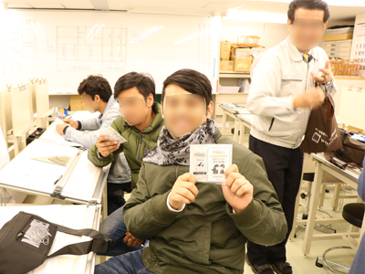 高校・専門学校の若年層に向けた薬用シャンプー&コンディショナーサンプリング事例1