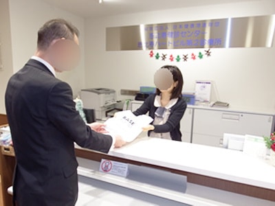 健診センターでの健康診断受診者に向けた生パスタ&パスタソースのサンプリング事例2