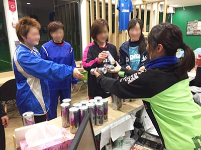 各種スポーツ施設でのエナジードリンクサンプリング事例2