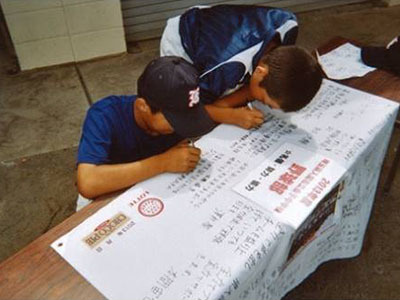 夏休み部活合宿中の中学生に向けたパイ菓子のサンプリング事例