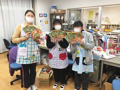 下着に貼るカイロの仕事を頑張る女性向けサンプリング事例