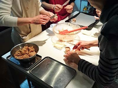 大麦の認知拡大及び購買促進を目的とした料理教室での調理/実食