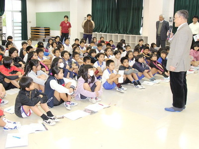 小学校での出前授業1