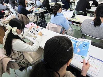 砂糖に関する教育冊子の調理系/製菓系専門学校生徒へのサンプリング事例3