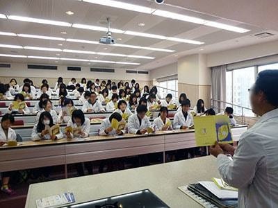 砂糖に関する教育冊子の調理系/製菓系専門学校生徒へのサンプリング事例4