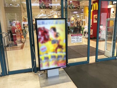 大手GMS店内サイネージでの新発売エナジードリンクCM放映事例3