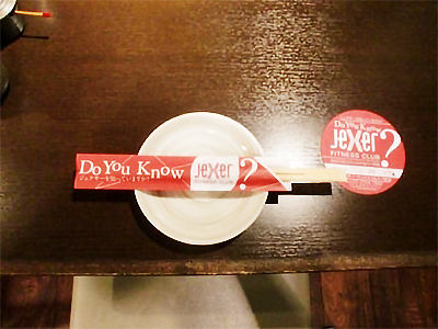 大手居酒屋チェーンMの店舗でのコースター広告1