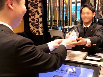 大手ビジネスホテル利用者に向けたリニューアル缶チューハイのサンプリング事例