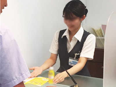 人間ドック/健診センターでの要冷蔵機能性ヨーグルトドリンク&商品紹介リーフレットのサンプリング事例1