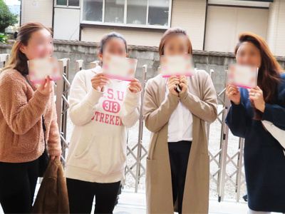 勤労感謝の日に働くママに向けた有名ブランド美容液試供品の幼稚園と保育園の園児たちへのサンプリング事例