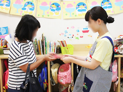 保育園に子供を通わせるお母さん達に向けた新食感グミのサンプリング事例(全2回実施)3