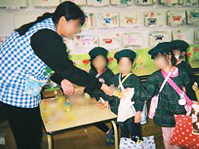幼稚園児に向けた安心&安全に楽しく遊べる小麦粘土のサンプリング事例