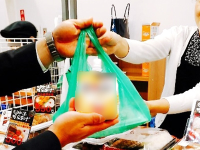 忙しく食事が偏りがちなビジネスマンに向けた栄養補給ゼリー飲料のサンプリング事例