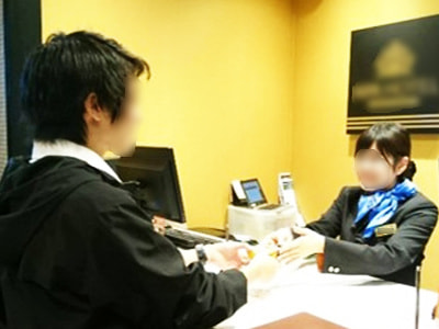 忙しく食事が偏りがちなビジネスマンに向けた栄養補給ゼリー飲料のサンプリング事例
