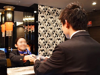 大手ホテルチェーン利用客に向けたコンビニ限定男性向けボディケア商品のサンプリング事例2