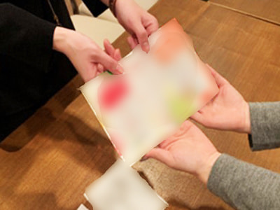 ウェディングドレス着用に向けて肌を気にする結婚式を控えた新婦に向けたボディソープのサンプリング事例4