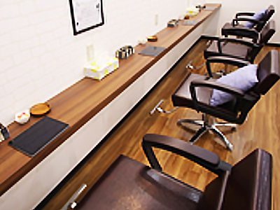 ヘアカラー専門店での映像放映