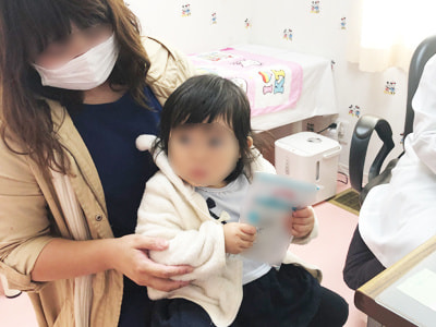 小児科に来院する小児患者の保護者に向けた全身用ケアクリームのサンプリング事例