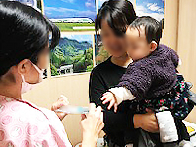 小児科に来院する小児患者の保護者に向けた全身用ケアクリームのサンプリング事例