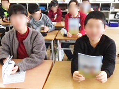 新潟市内の小学生に向けた天然資源産出に関する教育マンガ冊子のサンプリング事例(2年連続実施)