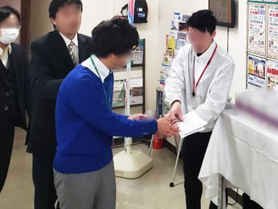 日頃から健康を気にする大手企業社員に向けたヨーグルト飲料のサンプリング事例