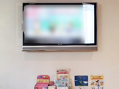 都内の産婦人科待合室モニターでの女性と子供向け視点での防災意識向上コンテンツの放映事例