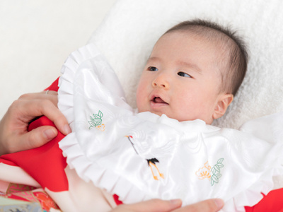 産婦人科における出産前から産後に全国の写真館で使える撮影プレゼント券のサンプリング事例