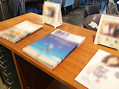 神奈川県内の集客スポットにおける大手ラジオ放送局発行情報紙のサンプリング&設置配布事例