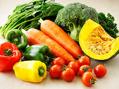 働くママに向けた食材宅配サービス商品パッケージへの通信教育講座案内チラシ同梱サンプリング事例1