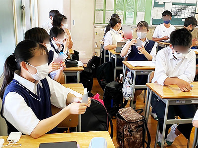 熱中症予防対策として夏場の高校生に凍らせて飲む清涼飲料水のサンプリング事例1