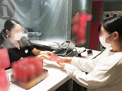 ホットヨガスタジオに通う女性会員に向けた食物繊維飲料のサンプリング事例1