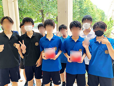 熱中症予防対策として夏場の高校生に凍らせて飲む清涼飲料水のサンプリング事例