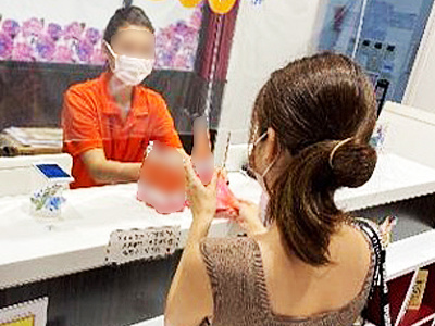 ホットヨガスタジオに通う女性会員に向けた食物繊維飲料のサンプリング事例