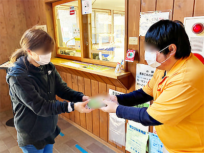 キャンパーに向けたノンアルコールのビールテイスト飲料のサンプリング事例