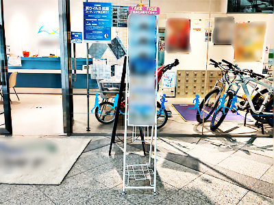 ターゲットに合わせて表紙を作り変えた自治体スポーツツーリズム紹介冊子の設置配布事例
