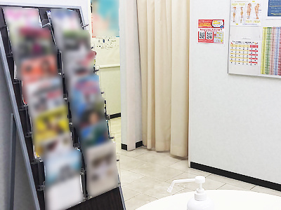 ターゲットに合わせて表紙を作り変えた自治体スポーツツーリズム紹介冊子の設置配布事例