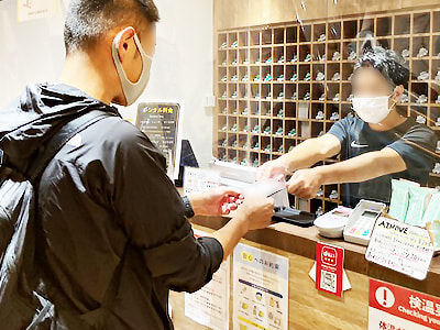 ランニングステーションでのランナーに向けた汗に特化したシャンプー&コンディショナーのサンプリング事例