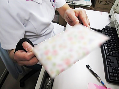 立ち仕事が多くトイレになかなか行けない女性看護師に向けた吸水ケア用品のサンプリング事例1