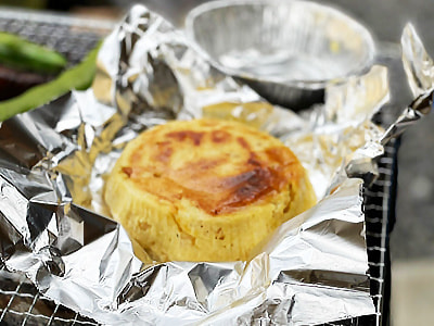 外で調理を行うキャンプ場とグランピング施設での簡単に作れるお好み焼き粉とチヂミ粉のサンプリング事例4