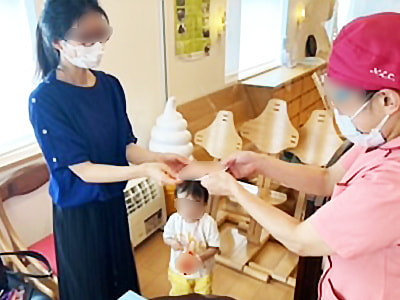 子育てで忙しい保護者に向けた肌ケアの大切さを啓蒙するスキンケア商品のサンプリング事例4