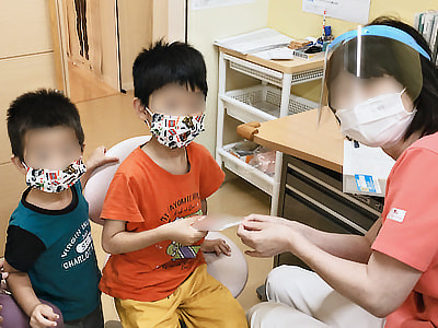 子育てで忙しい保護者に向けた肌ケアの大切さを啓蒙するスキンケア商品のサンプリング事例1