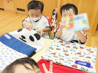 どうぶつの形をしたグミと商品紹介リーフレットを園児に、絵本を園児の家庭へ寄贈したサンプリング事例(第2弾)3