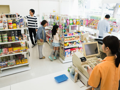 コンビニLでの充電器シェアサービス「チャージスポット」映像放映2