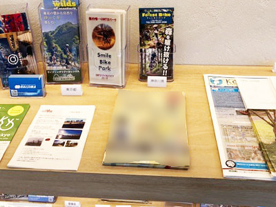神奈川県内複数ルートにおける人気ドラマコラボ・ドライブ観光冊子の設置配布事例3
