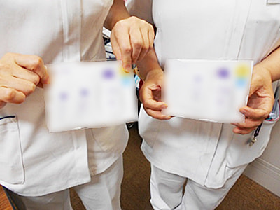 働く20~30代女性に向けた商品説明リーフレット付スキンケア製品セットのサンプリング事例2